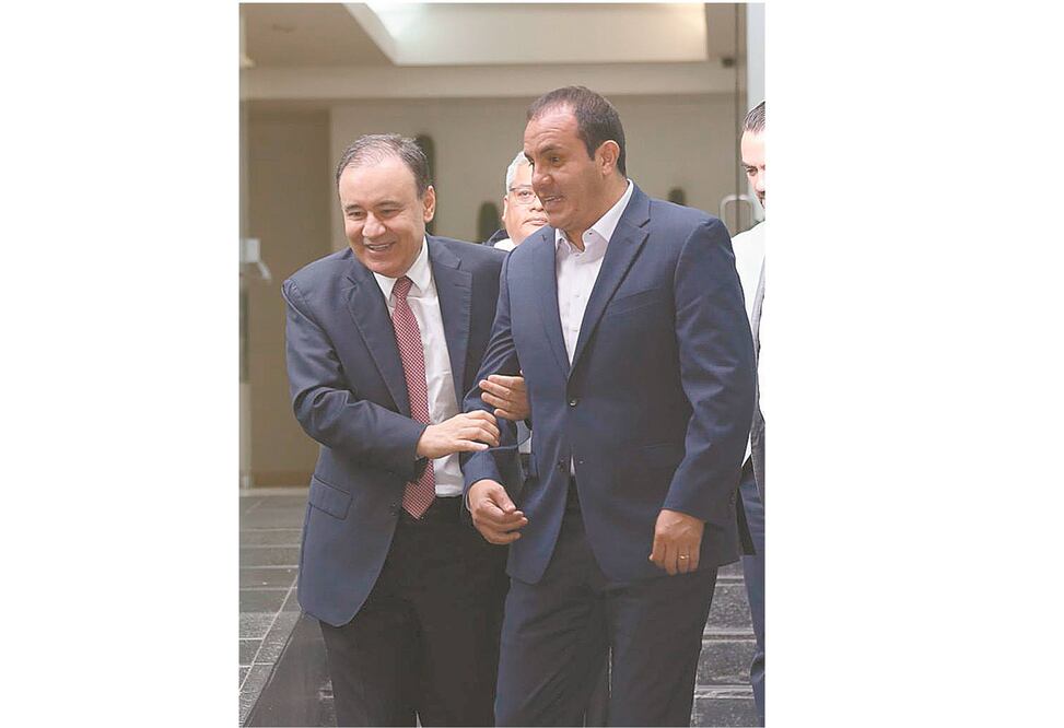 El gobernador Cuauhtémoc Blanco reconoció al secretario Alfonso Durazo por el constante apoyo para transformar Morelos en un estado más seguro. Foto/ESPECIAL