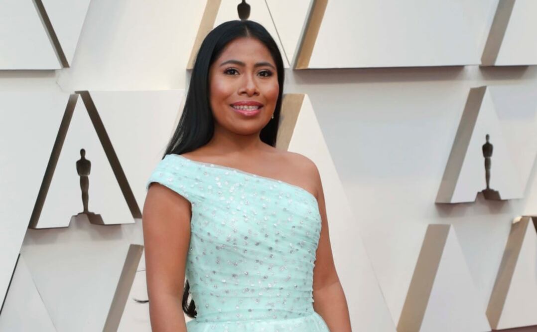 Para la entrega de premios, Yalitza estuvo acompañada de Nancy García y sus familiares. Foto: Reuters