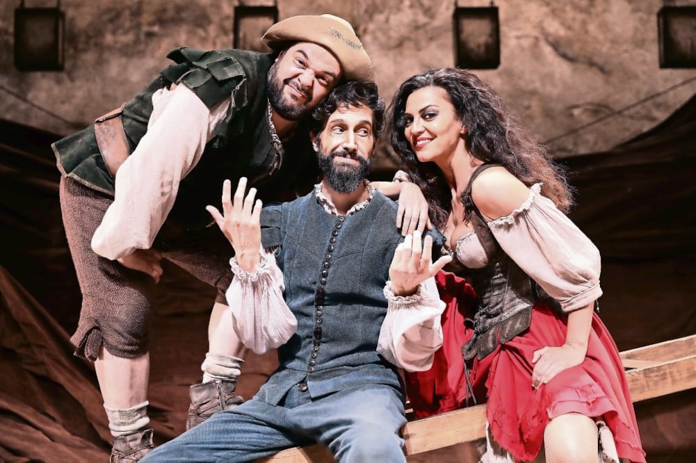 Equipo. Carlos Corona, Benny Ibarra y Guadalupe Lancho estuvieron al frente de la puesta en escena de Morris Gilbert. (JUAN CARLOS REYES. EL UNIVERSAL)