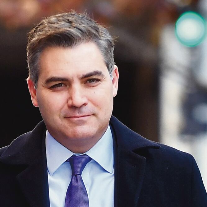 Acre ditado. Jim Acosta, reportero de CNN en la Casa Blanca, recibió de nuevo su acreditación de manera permanente. MANDEL NGAN. AFP