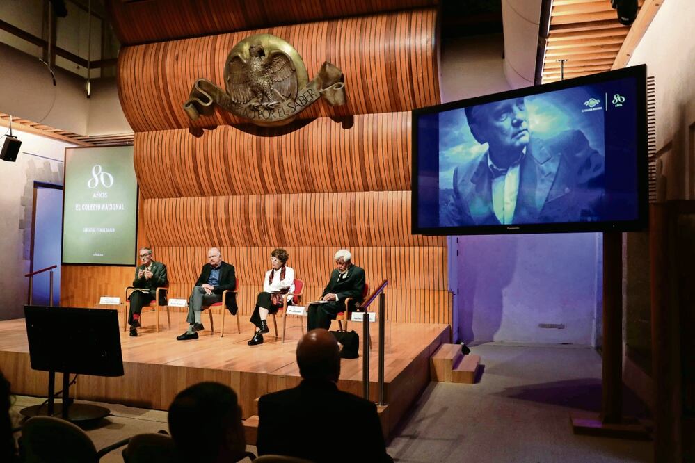En el homenaje a Paz por el aniversario 25 de su muerte, participaron presencialmente Christopher Domínguez Michael, Enrique Krauze, María Baranda y Adolfo Castañón . Foto: Diego Simón/ EL UNIVERSAL