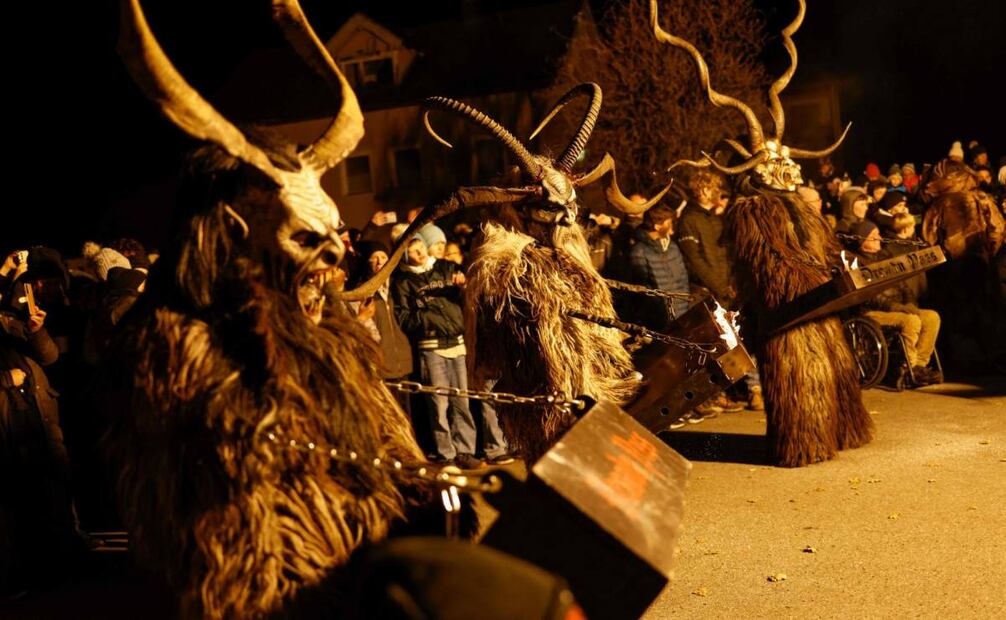 Personas se visten de Krampus (17/12/2024). Foto: AFP