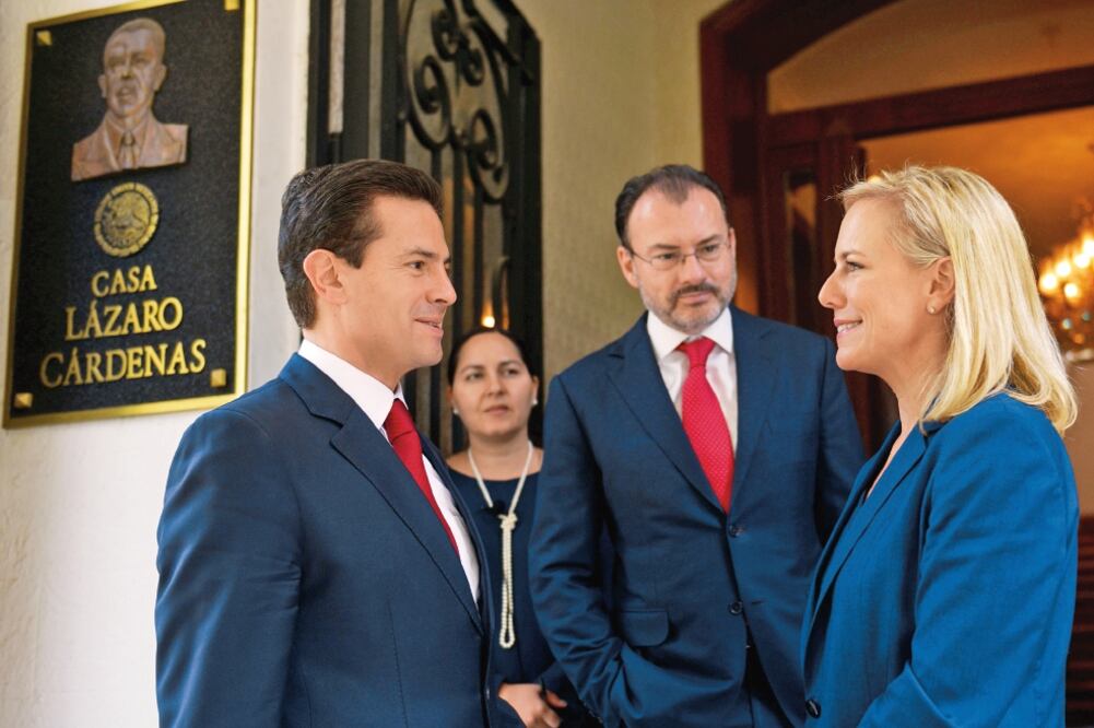 El presidente Enrique Peña Nieto, el canciller Luis Videgaray y Kirstjen Nielsen, secretaria de Seguridad Interna de Estados Unidos, sostuvieron un diálogo sobre la relación bilateral en la casa Lázaro Cárdenas de Los Pinos (PRESIDENCIA)