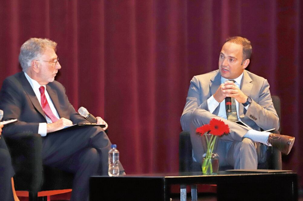 Martin Baron, editor del diario estadounidense The Washington Post, y el periodista León Krauze, colaborador de EL UNIVERSAL, charlaron sobre la situación del periodismo. Foto: BERENICE FREGOSO. EL UNIVERSAL