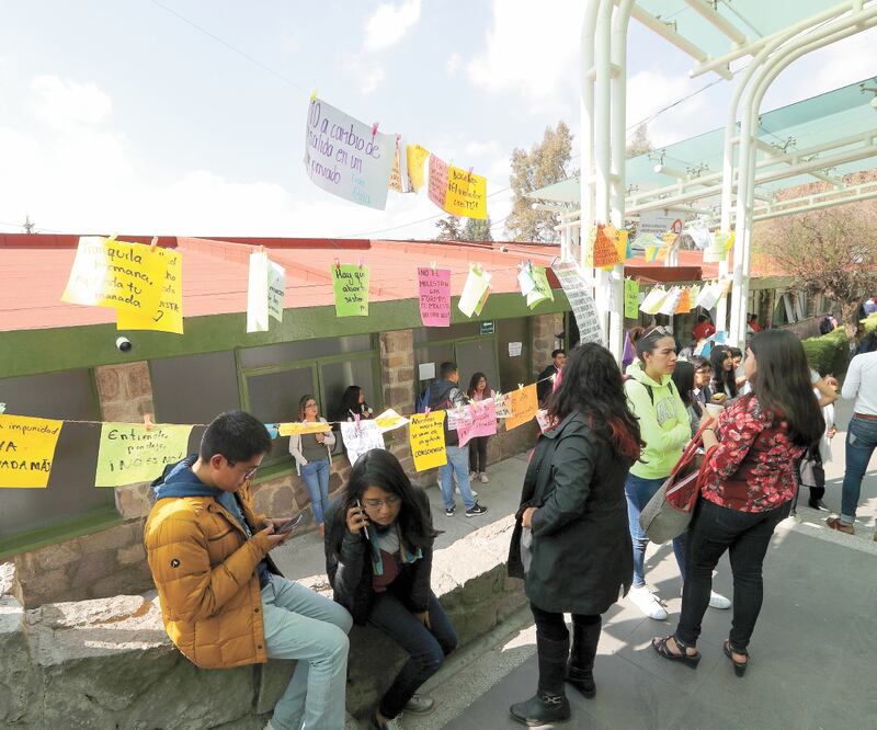 En por lo menos 20 escuelas de la universidad hay tendederos que denuncian acoso. Foto: JORGE ALVARADO. EL UNIVERSAL