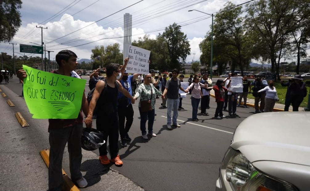 Aspirantes seleccionados en el examen de ingreso a la UNAM se manifestaron en la Torre de Rectoría y posteriormente en Avenida Insurgentes para exigir que se respeten los resultados obtenidos. Foto: Diego Simón Sánchez/ EL UNIVERSAL