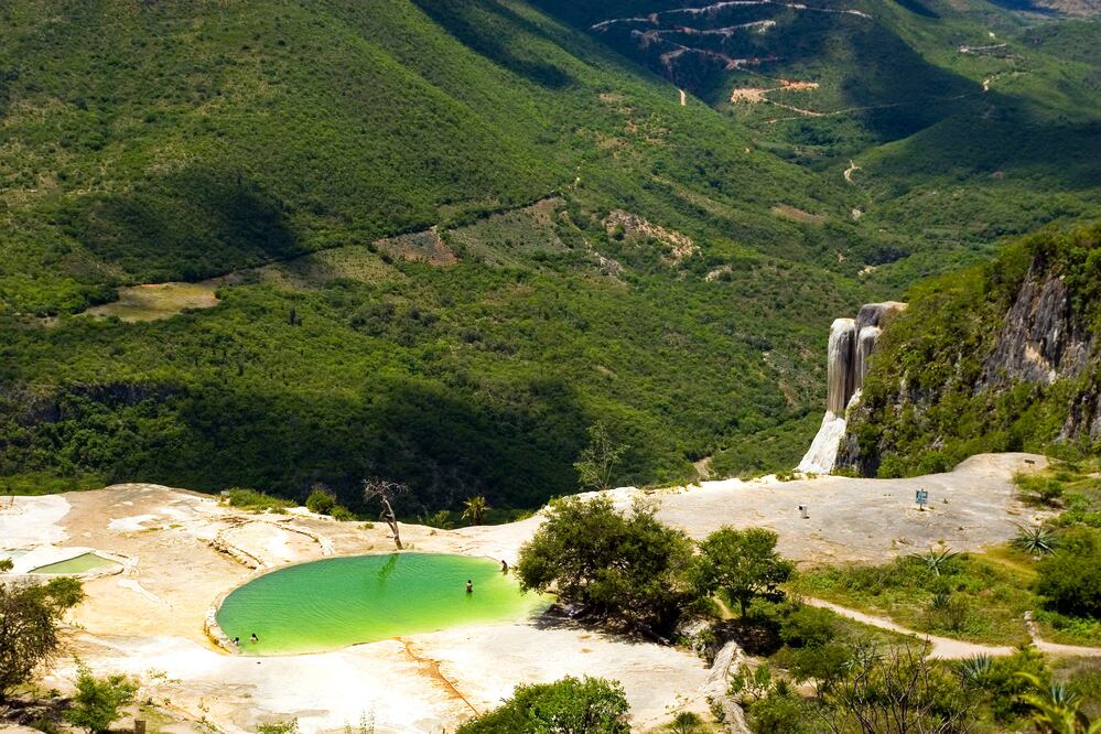 Hierve el Agua es una de las maravillas naturales cercanas a la capital de Oaxaca. (Foto: Ismael Alonso / Flickr)