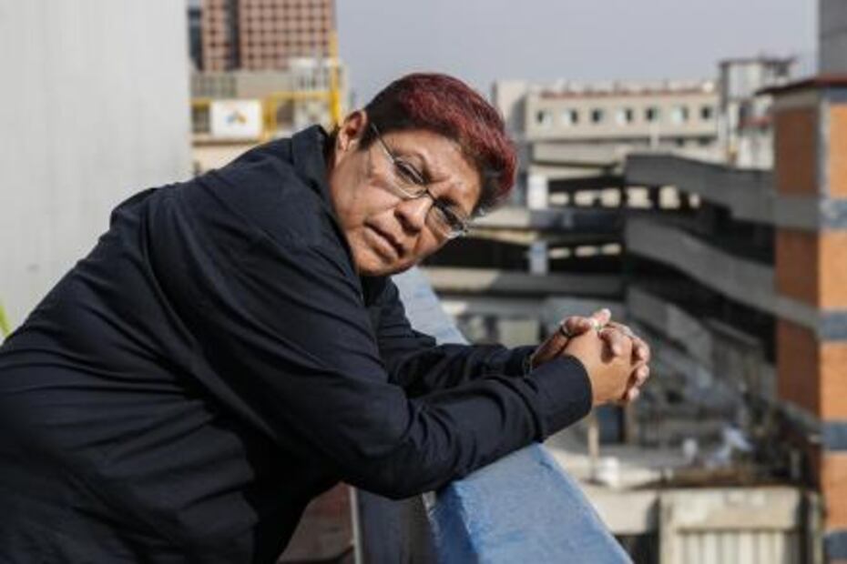 Mujeres que hacen bailar la calle