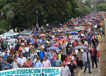 Maestros de Morelia amagan con mantener paro hasta julio