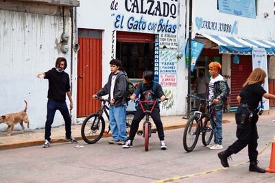Adolescentes despiertan a las "Pinches momias"