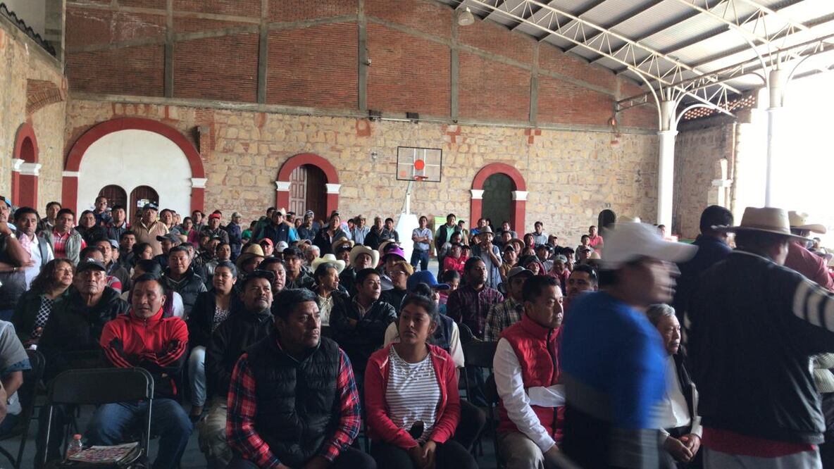 Asamblea de para elegir presidente municipal y síndico en la Heroica Ciudad de Tlaxiaco, Oaxaca (FOTO: ESPECIAL)