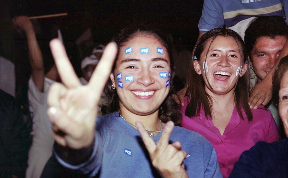 Con publicidad muy efectiva, Vicente Fox se “vendió” como el candidato del cambio. Su espontánea personalidad y la constante promesa de transformar al país cautivaron a los votantes, sin olvidar el bien planeado bombardeo publicitario. Foto: Héctor Martínez/EL UNIVERSAL.