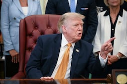 Trump tacha de "hipócritas" a los líderes iraníes; advierte que "no habrá más oportunidades" de negociar