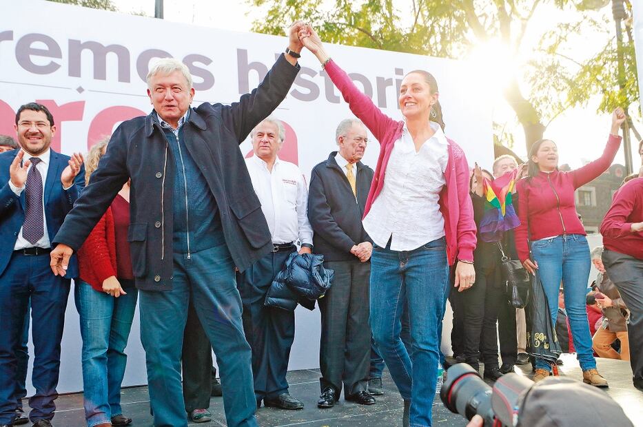 Andrés Manuel López Obrador, acompañado de la aspirante al Gobierno de la CDMX, Claudia Sheinbaum, encabezó un mitin en la delegación Coyoacán (IRVIN OLIVARES. EL UNIVERSAL)