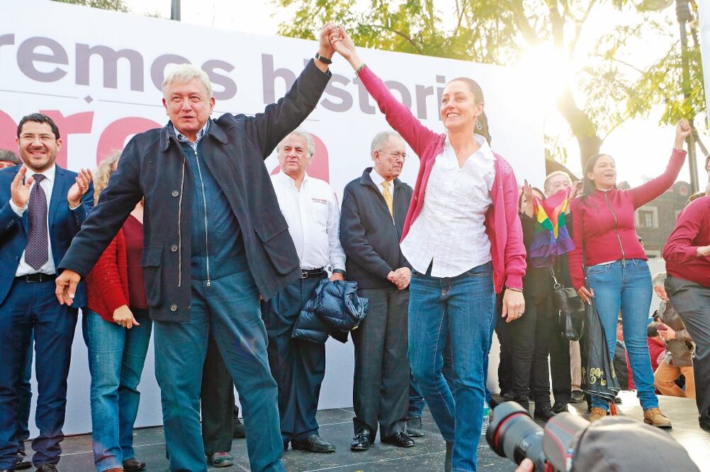 Andrés Manuel López Obrador, acompañado de la aspirante al Gobierno de la CDMX, Claudia Sheinbaum, encabezó un mitin en la delegación Coyoacán (IRVIN OLIVARES. EL UNIVERSAL)
