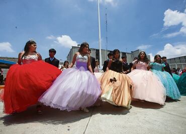 Llevan la fiesta de XV a Santa Martha