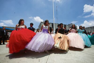 Llevan la fiesta de XV a Santa Martha