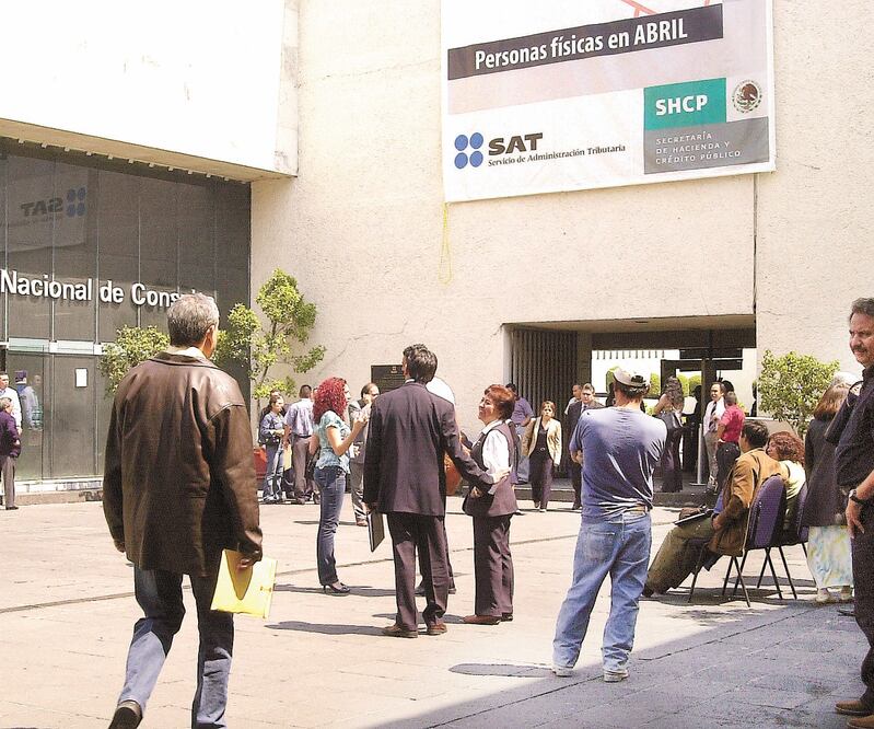 Obligaciones que perduran. Incluso tras la muerte, el SAT no podrá cancelar el RFC si encuentra que el fallecido tiene un adeudo fiscal. Foto/ARCHIVO EL UNIVERSAL