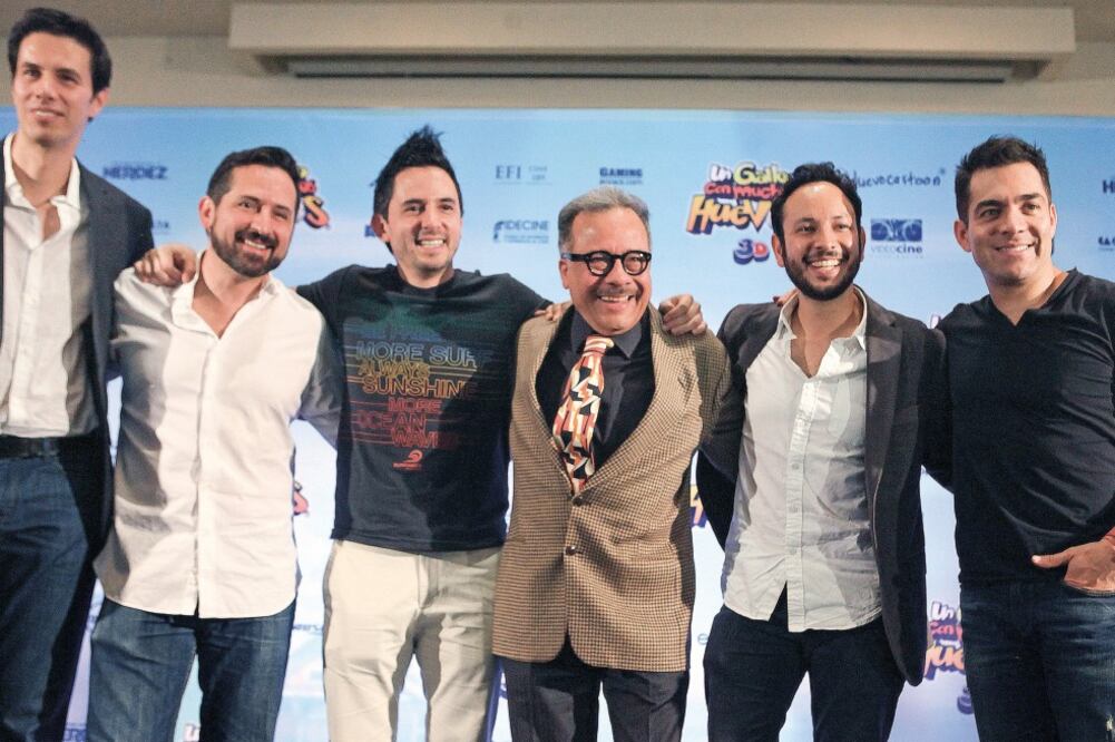 Carlos Zepeda, Rodolfo Riva Palacio, Gabriel Riva Palacio, Humberto Vélez, Humberto Vélez hijo y Omar Chaparro en la conferencia de prensa de la película "Un gallo con muchos huevos" (LUCÍA GODÍNEZ. EL UNIVERSAL)