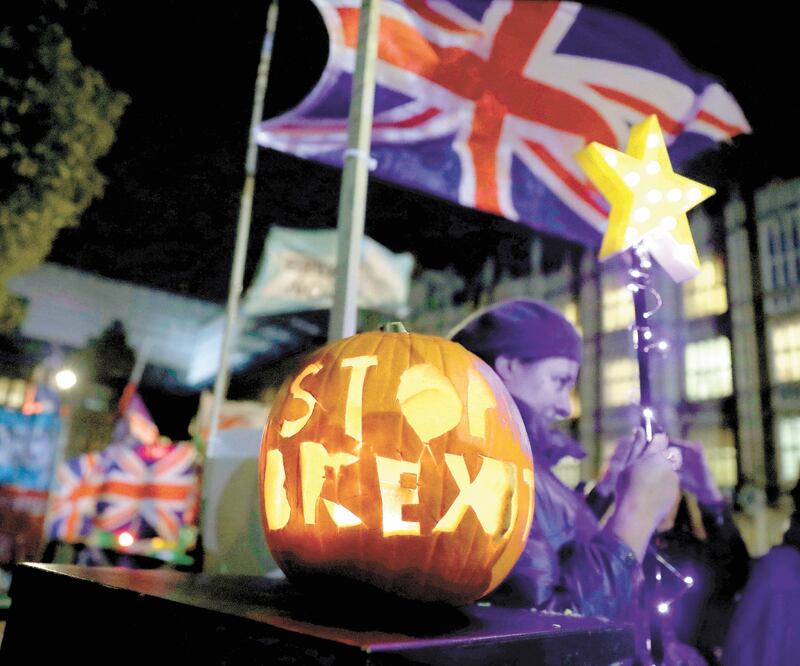 Una calabaza con las palabras: “Stop Brexit ”, durante una manifestación contra la salida británica de la UE, en Londres. Foto: MATT DUNHAM. AP