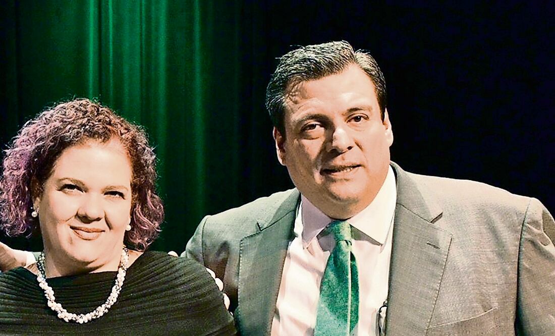 Mauricio Sulaimán entregó el cinturón a Giuliana Zolla (NOTIMEX)