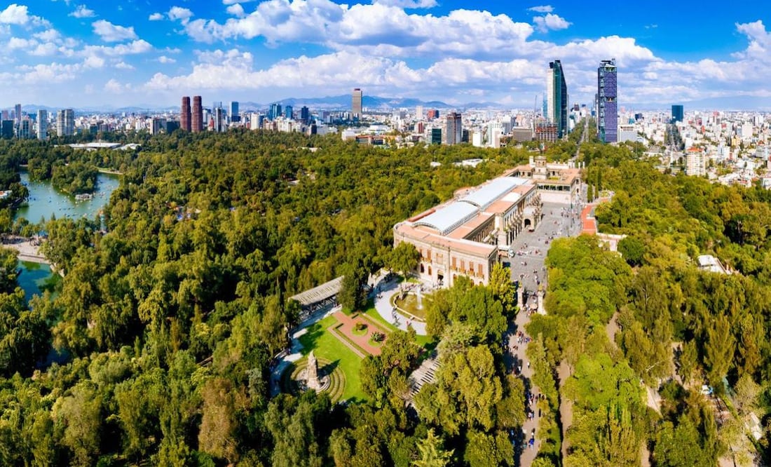 El gobierno de la CDMX aclaró que el Impuesto Verde de CDMX no es punitivo, busca incentivar reducción de emisiones. Foto: Freepik.