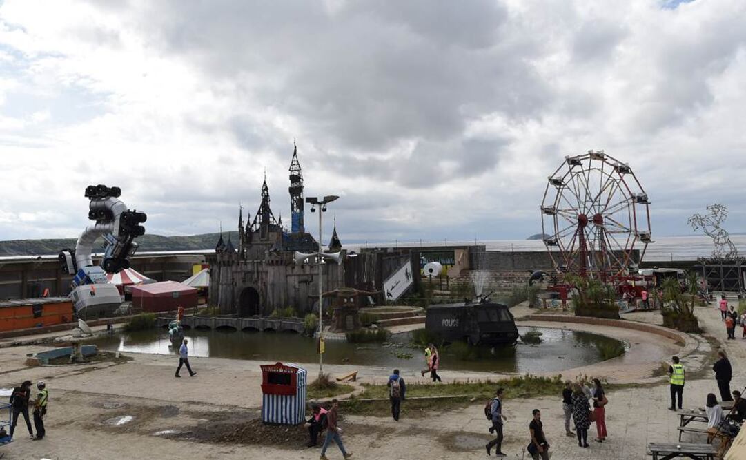 El elevado número de entradas de reventa en internet ha llevado al parque a pedir la identificación a los visitantes a su llegada y a instarles a que compren los pases en la página oficial. FOTO: Toby Melville/REUTERS.