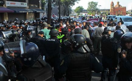 Granaderos frenan protesta de taxistas por Hoy No Circula