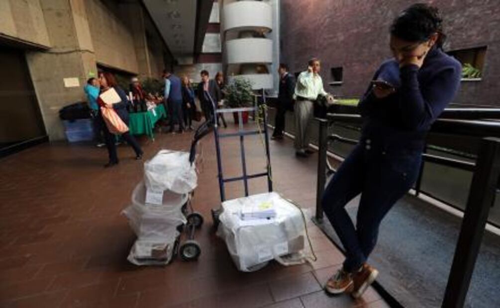 ​Reciben diputados regalos por fiestas decembrinas