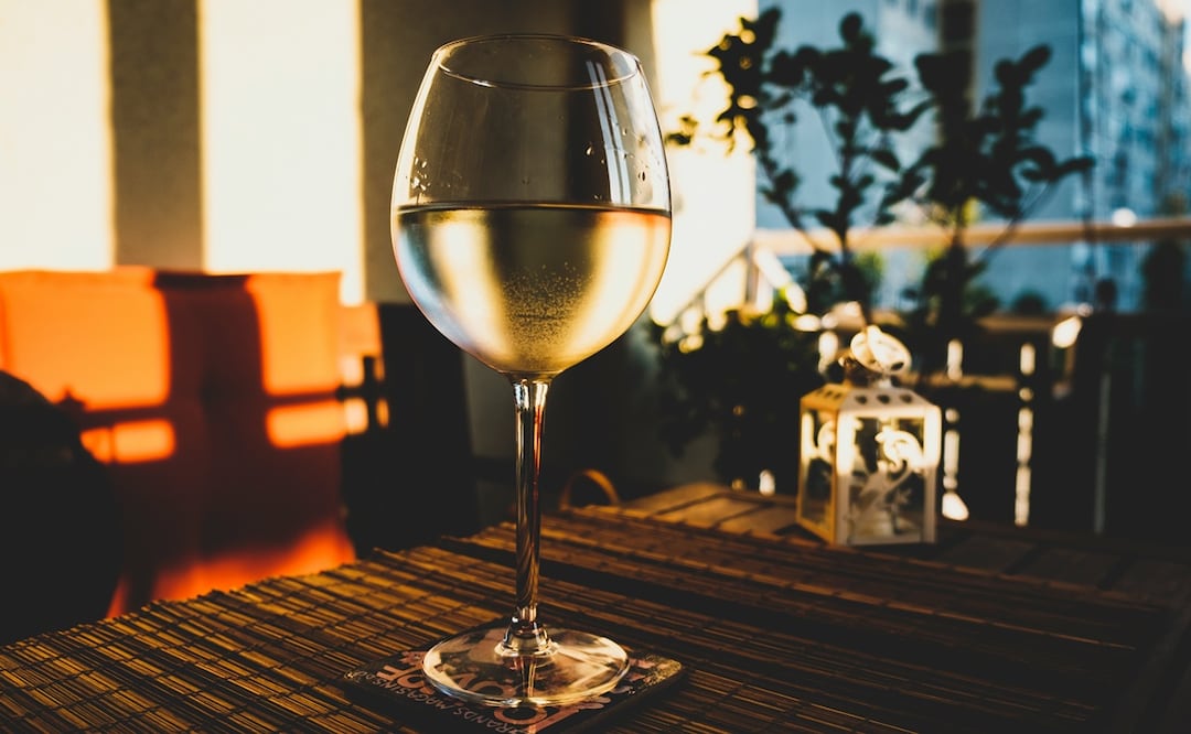 Vinos blancos pal calor. Foto: Unsplash