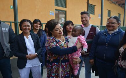 Clara Brugada va por reubicar a espacios "dignos" a 3 mil migrantes que viven en calles de CDMX; anuncia acciones para atender migración