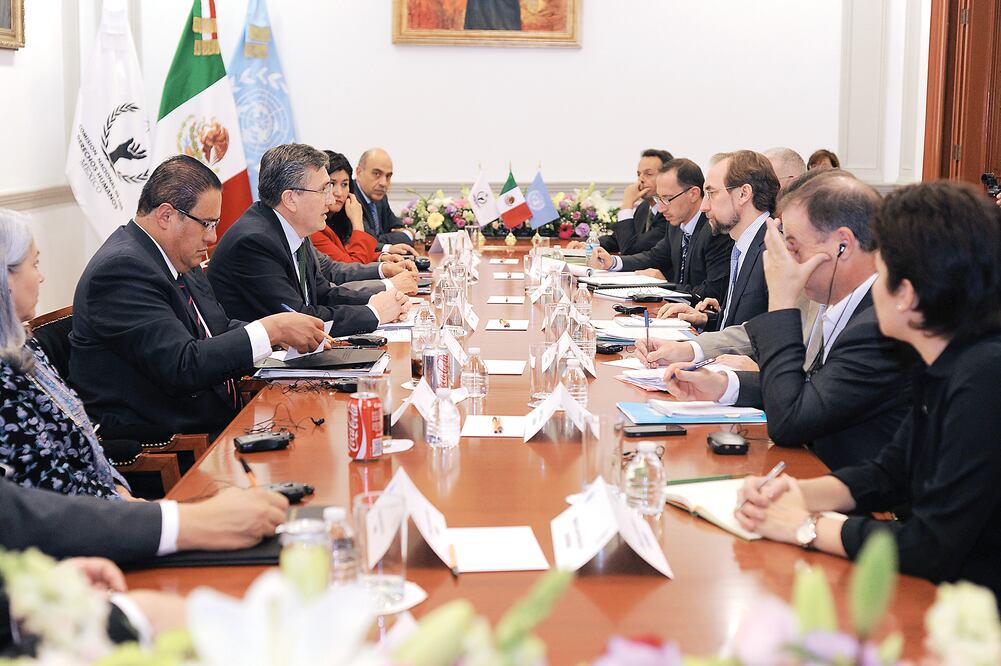 El ómbudsman nacional Luis Raúl González Pérez recibió al Alto Comisionado, Zeid Ra´ad Al Hussein, con quien acordó mantener y fortalecer la comunicació n sobre asuntos torales en materia de derechos humanos (CNDH)