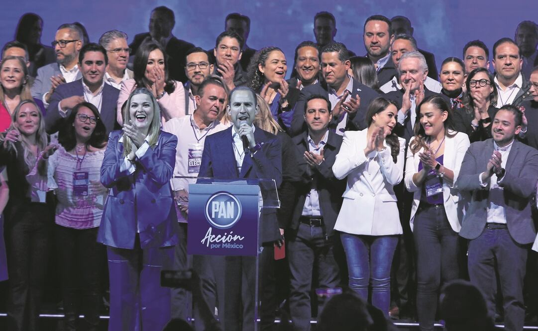 Durante su discurso ante casi 2 mil asambleístas, Marko Cortés expuso que “viene la batalla más importante, y es frenar el intento por desaparecer, debilitar al INE. Foto: Carlos Mejía / EL UNIVERSAL