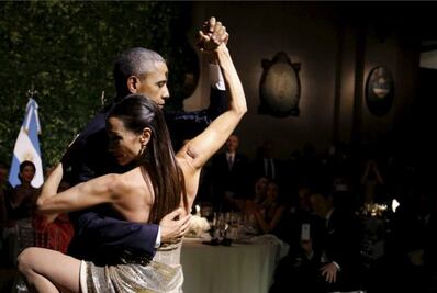 Obama baila tango en su visita en Argentina