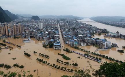 Inundaciones en China dejan más de 140 muertos; vigilan metrópolis de Wuhan