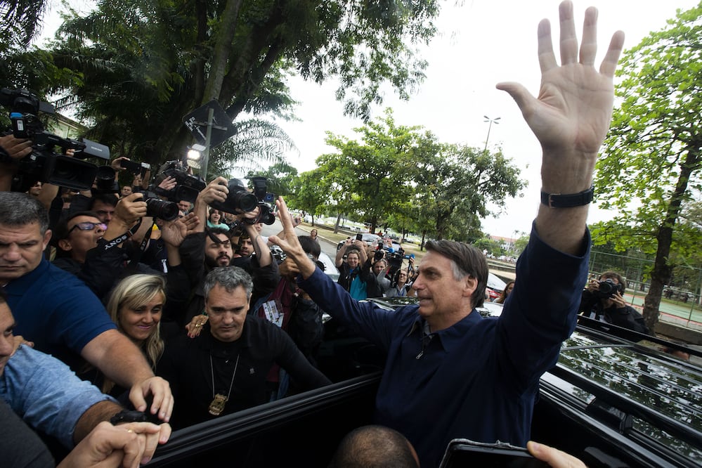 El candidato presidencial Jair Bolsonaro, fue atacado con un cuchillo a un mes de las elecciones (XINHUA)