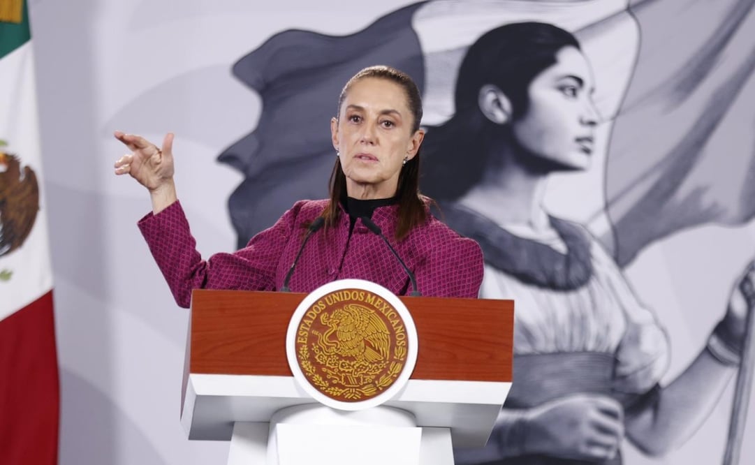 Claudia Sheinbaum Pardo, presidenta de México, encabeza la conferencia del pueblo en el salón Tesorería de Palacio Nacional. Foto: Diego Simón / EL UNIVERSAL