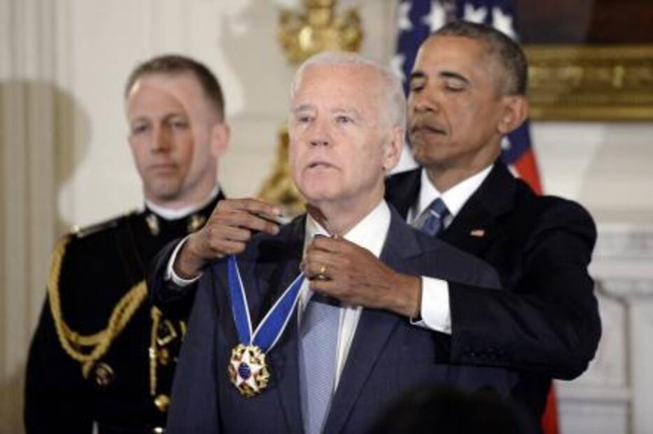 Obama sorprende a Biden y le otorga la Medalla de la Libertad