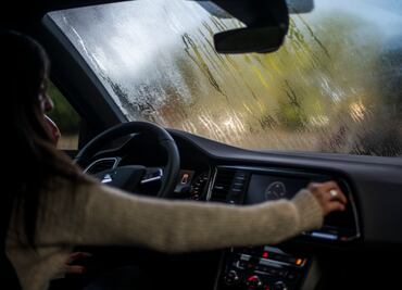 ¿Ventanas abajo o aire acondicionado? Así ahorras más gasolina