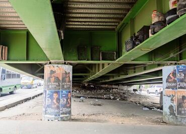 Alertan de riesgos en bajo puente de la carretera México-Texcoco