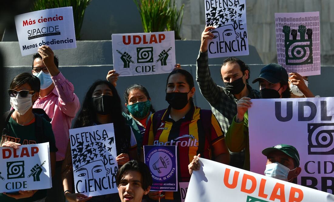 Comunidad estudiantil del CIDE se manifiesta en la glorieta de Insurgentes. Foto: El Universal / Hugo García, archivo