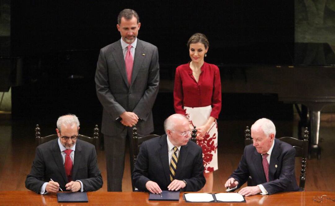 Los reyes de España fueron testigos de la firma del convenio para impulsar la Evaluación de la Lengua Española, entre la Universidad de Salamanca, la UNAM y el Instituto Cervantes. FOTO: Lucía Godínez / EL UNIVERSAL