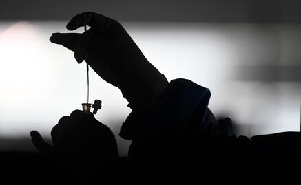 EU evalúa hacer prueba a pacientes Covid antes de dejar aislamiento