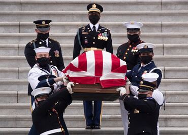 "Con profundo dolor", jueza Ruth Bader Ginsburg yace en el Capitolio de EU
