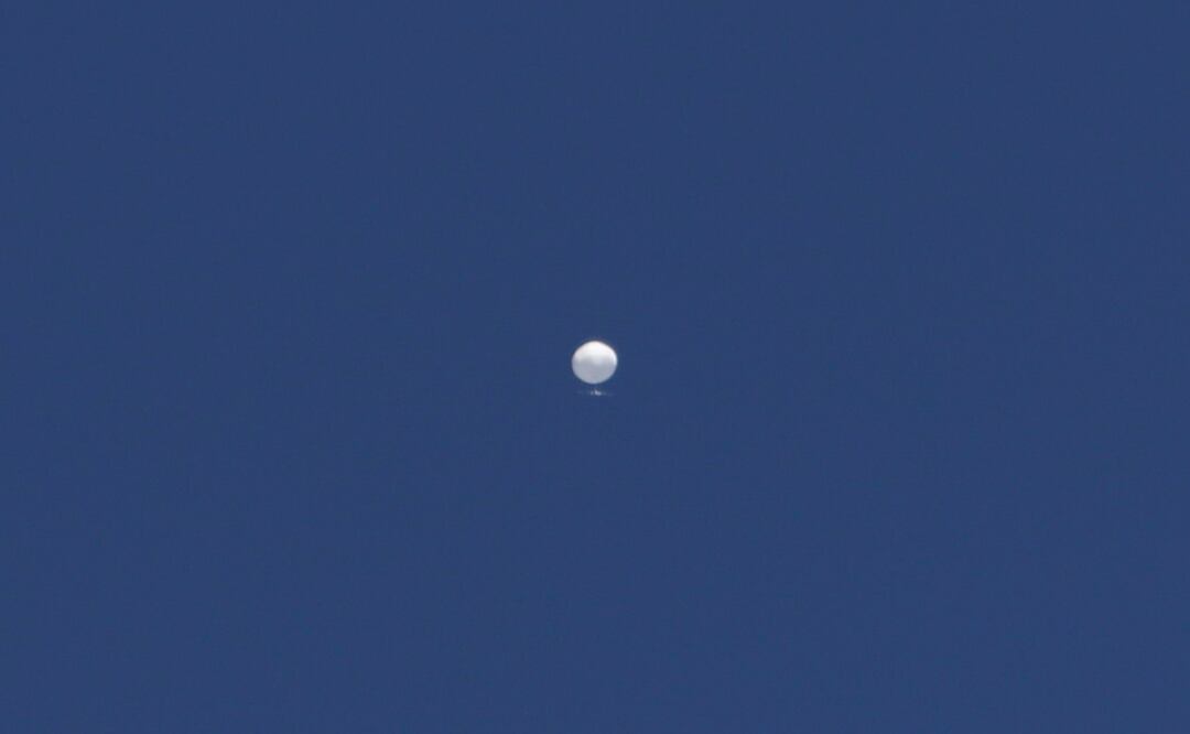 Un enorme globo surca el cielo sobre Columbia, Missouri. Foto: AP 