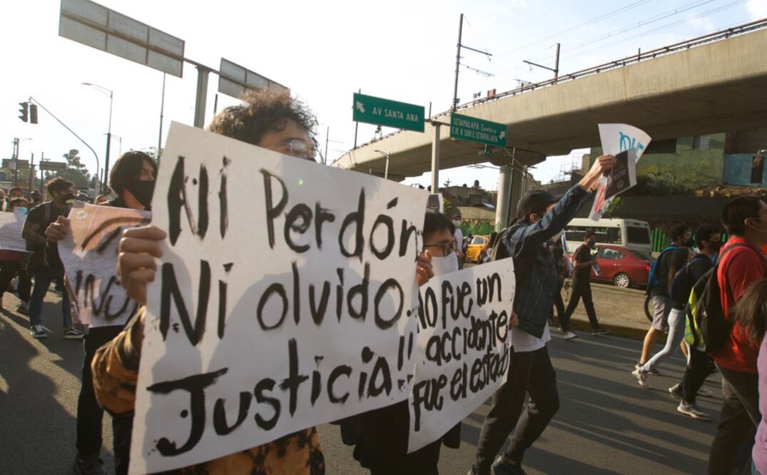 Marcha de víctimas del desplome de convoy en la Línea 12 del Metro. Foto: archivo/EL UNIVERSAL