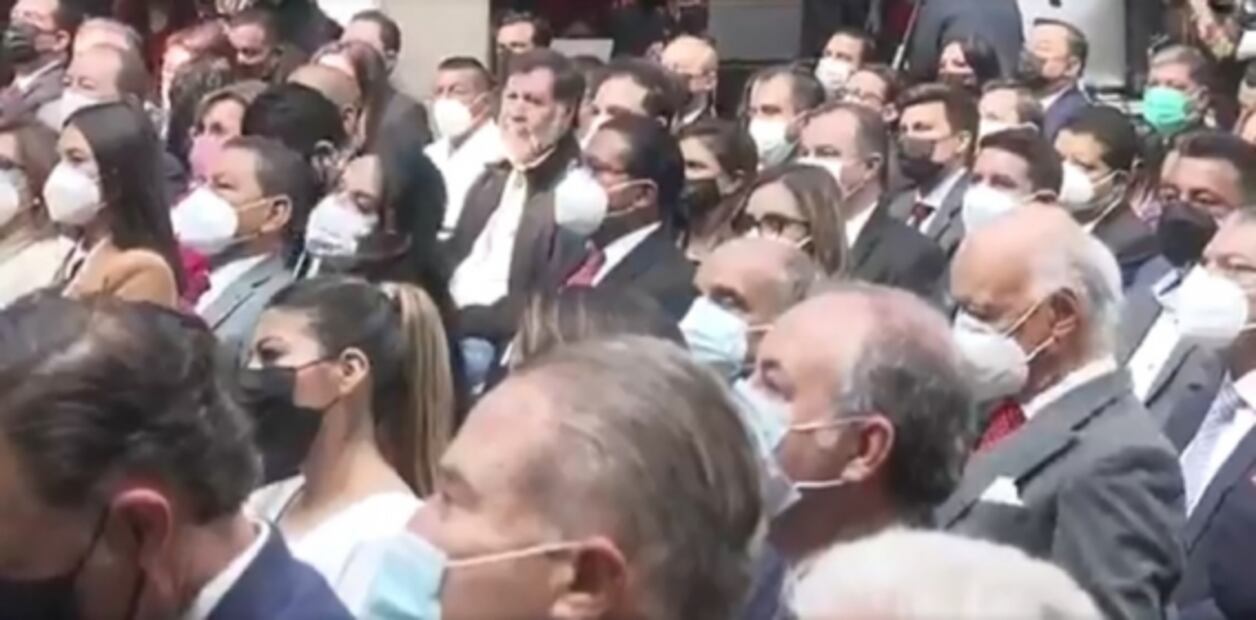 “Estaré libre del bicho por meses”: Fernández Noroña reaparece en evento sin cubrebocas