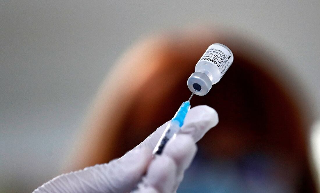 “Comirnaty”, vacuna antiCovid de ARN mensajero. Foto: EFE / Robert Ghement, archivo