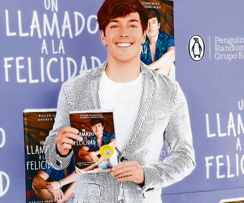 Roger afirma que su segunda publicación se encuentra entre los 10 libros más vendidos.