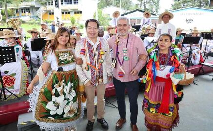 Michoacán entrega a estudiantes 10 mil guitarras de artesanos de Paracho; Ramírez Bedolla resalta inversión inicial de 5 mdp